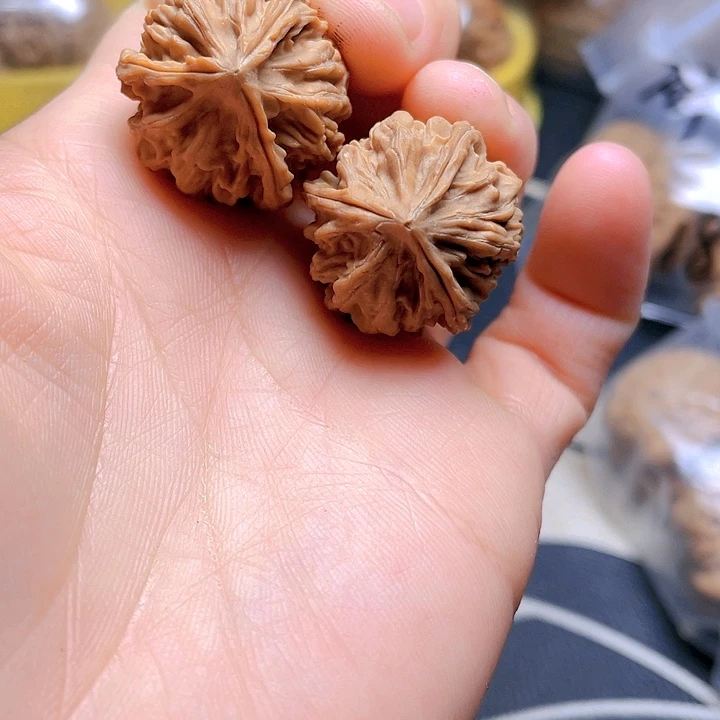 文玩核桃吊坠三愣一对