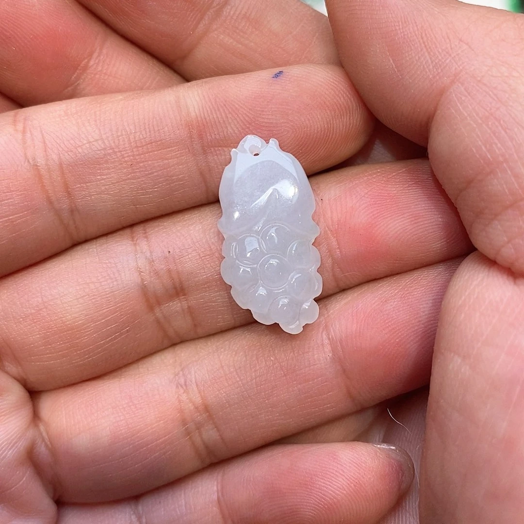 翡翠未镶嵌颈饰葡萄