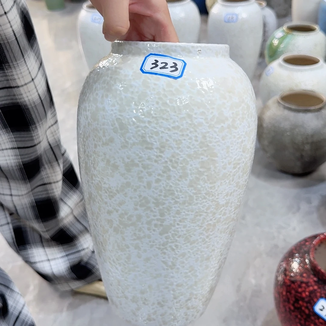 323号陶瓷高29厘米微瑕一个