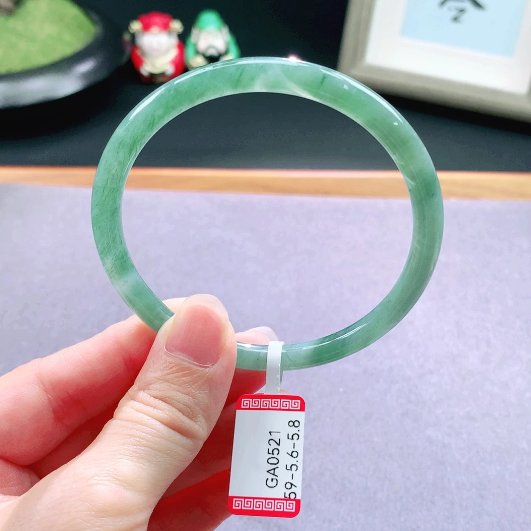 翡翠手镯未镶嵌天然翡翠手镯