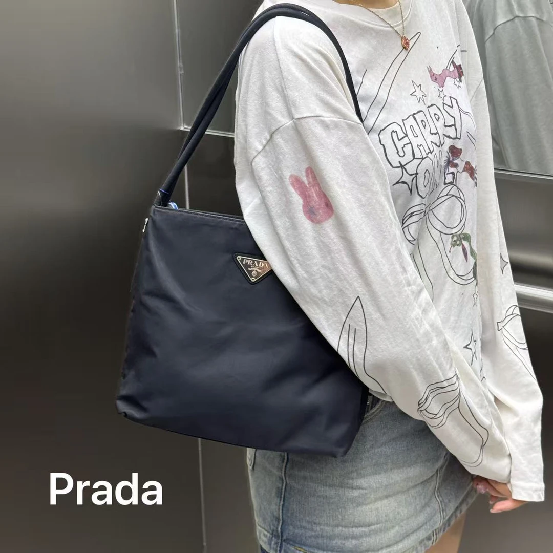 95新 Prada/普拉达 A1913经典百搭黑色降落伞包包95新/代卖服务