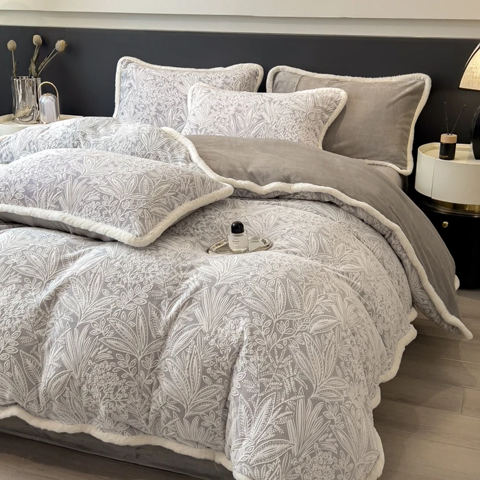 2025秋冬新款法式立体雕花绒兔毛包边加厚机密牛奶绒氛围感四件套