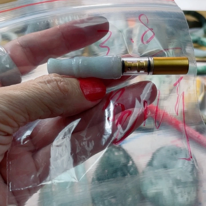 一***鱼翡翠未镶嵌颈饰成品