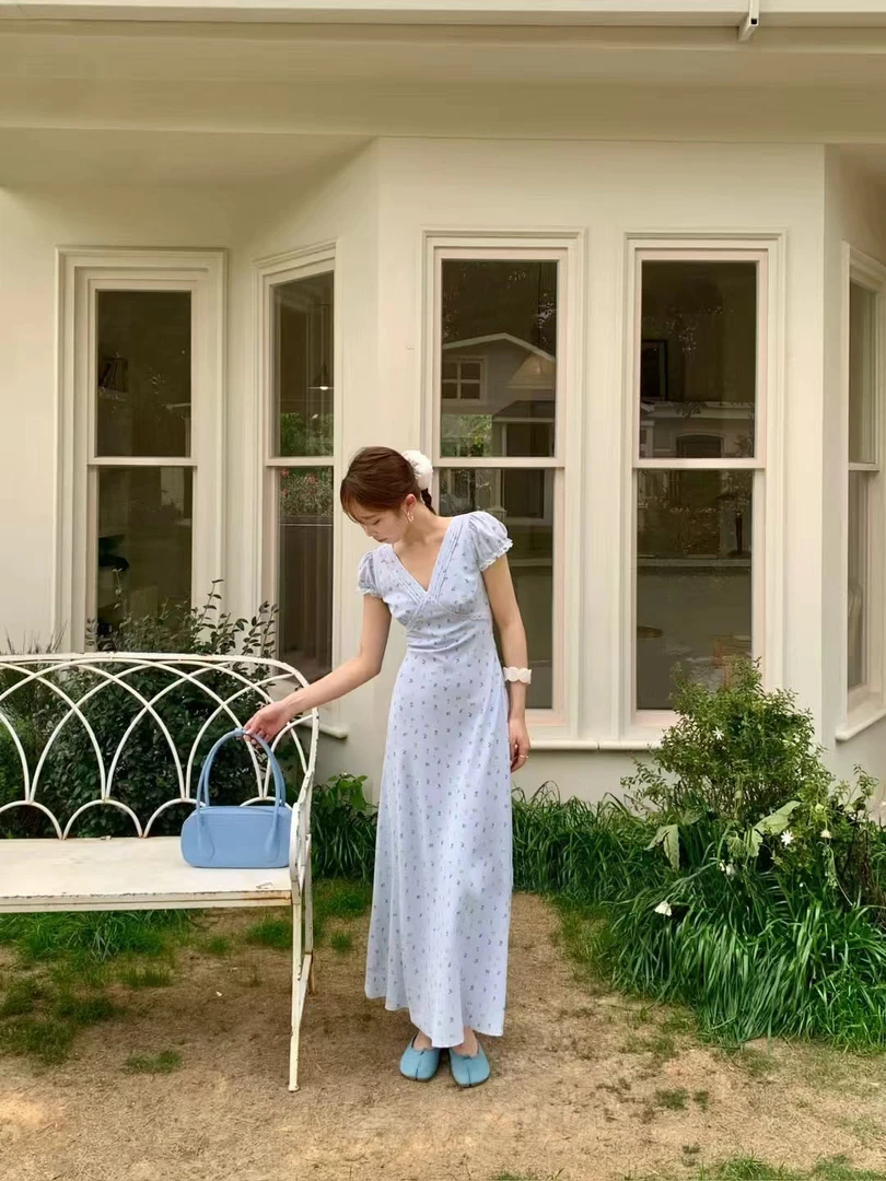 韩系气质纯欲蕾丝花边百搭减龄V领收腰显瘦碎花泡泡袖连衣裙