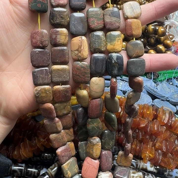 玛瑙/玉髓未镶嵌珠宝半成品一条毕加索