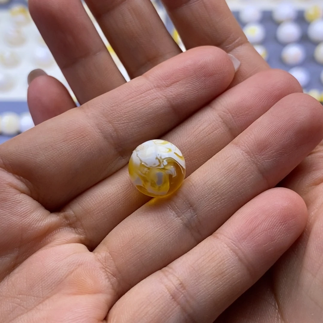 一***行未镶嵌琥珀珠宝奇石