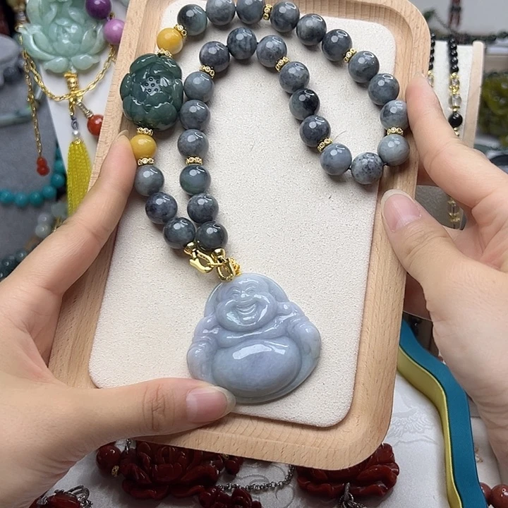 翡翠未镶嵌颈饰佛公