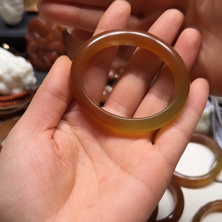 蛇纹石玉手镯未镶嵌美***?