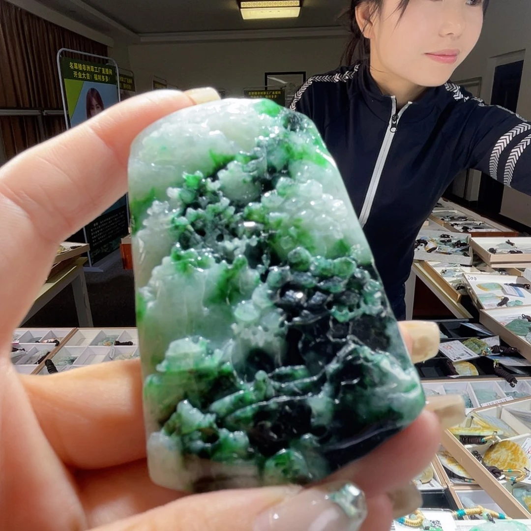翡翠未镶嵌颈饰一