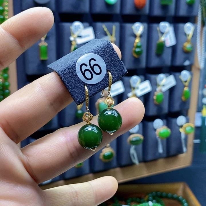 和田玉18K金镶嵌耳饰