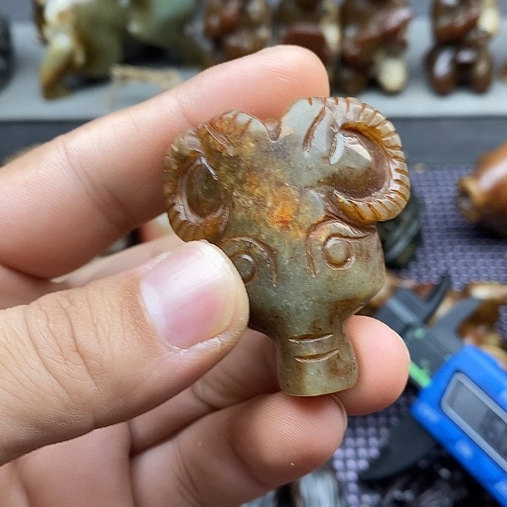 未镶嵌蛇纹石玉颈饰