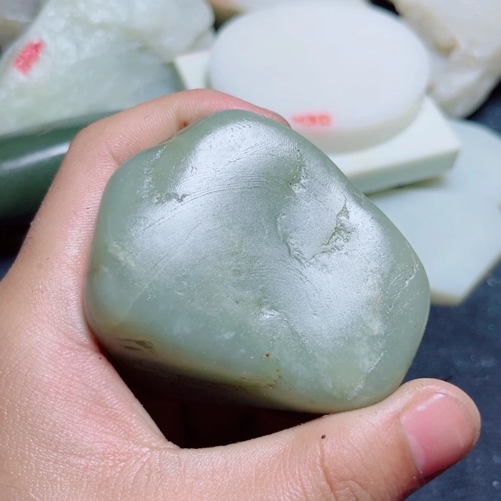 和田玉（糖玉）未镶嵌珠宝奇石