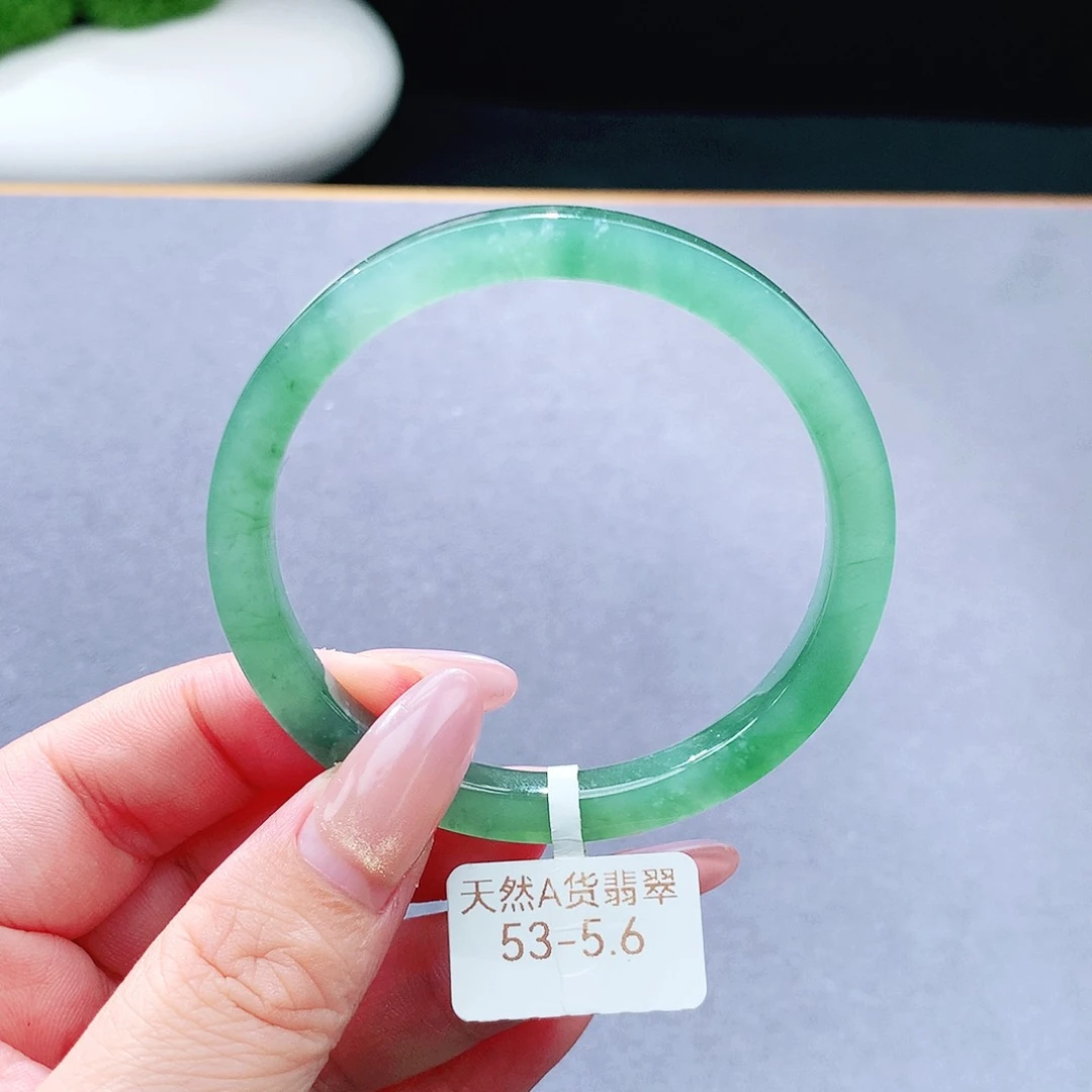 未镶嵌手镯（圆镯）翡翠