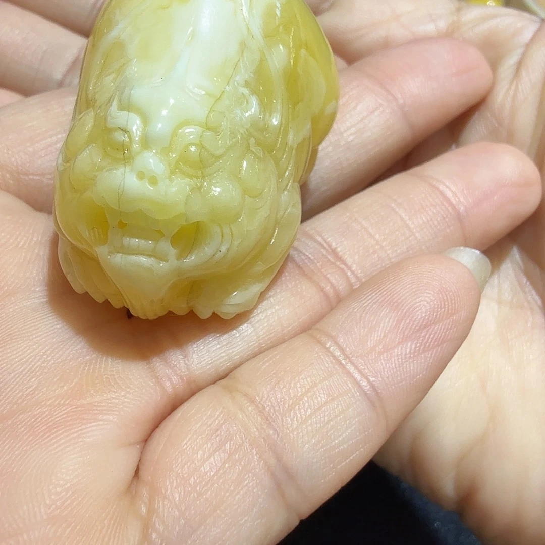 琥珀未镶嵌颈饰貔貅