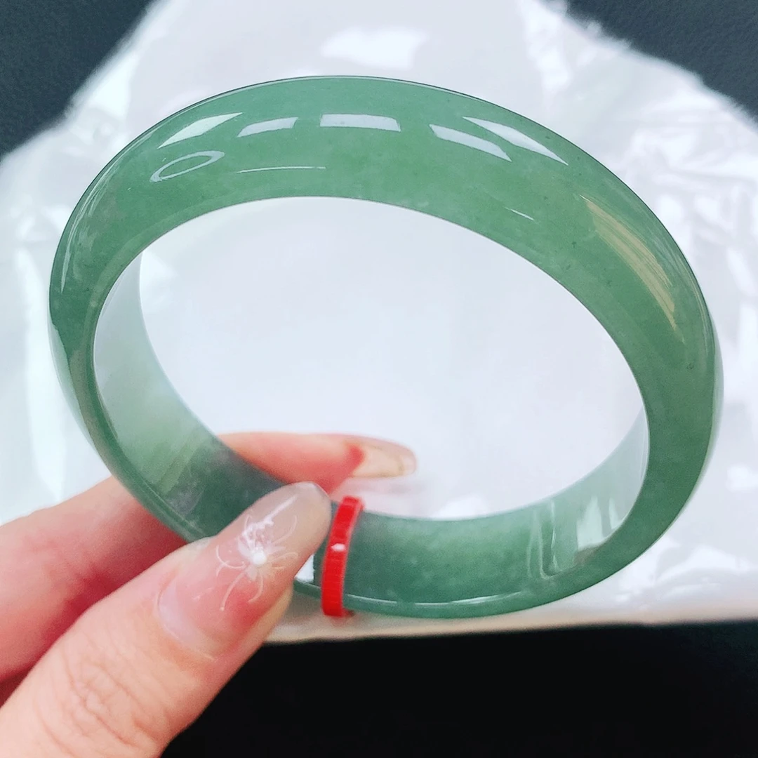 翡翠手镯未镶嵌59圈