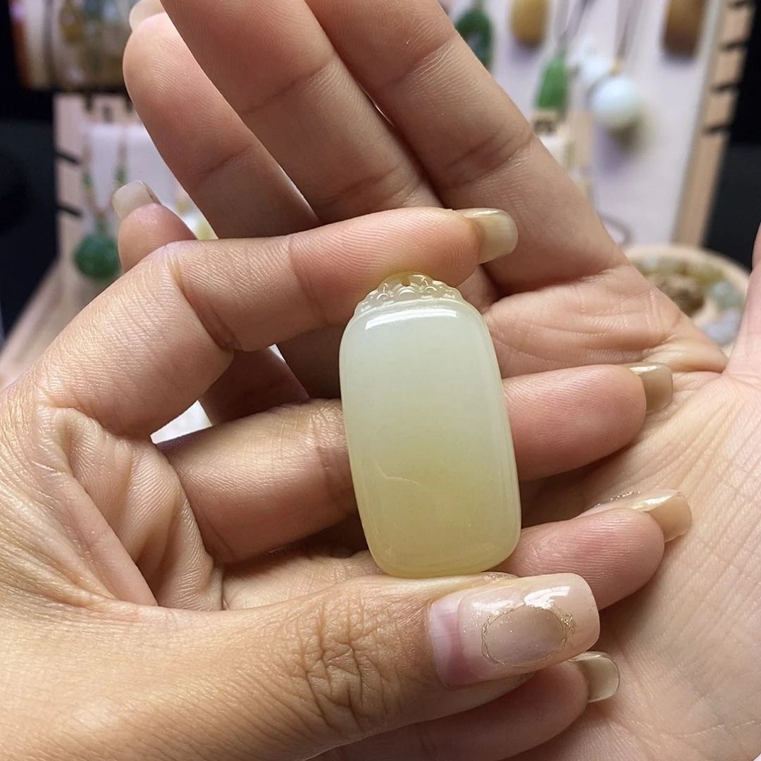 颈饰未镶嵌和田玉l****l