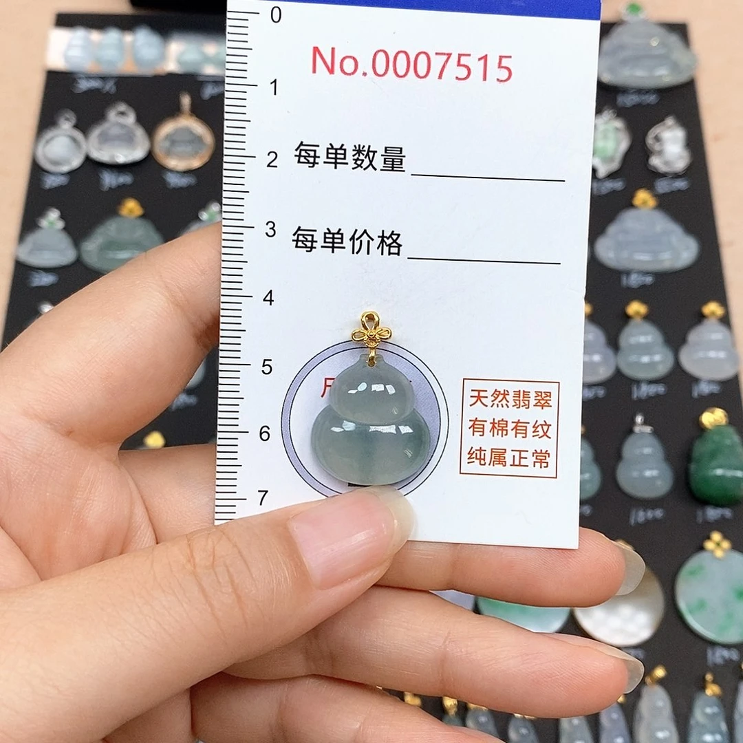 颈饰18K金镶嵌翡翠