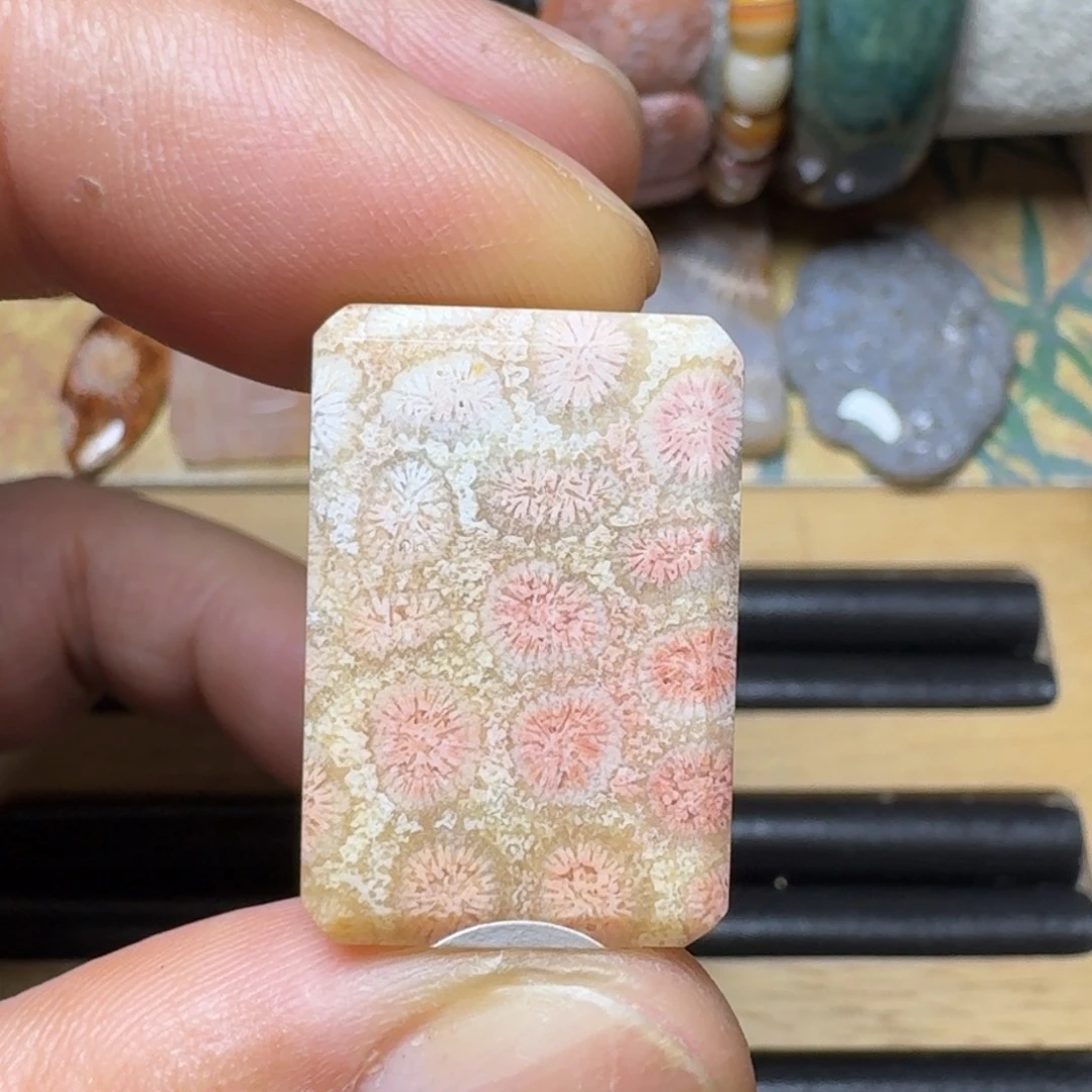 硅化玉手工牌 粉花朵未镶嵌