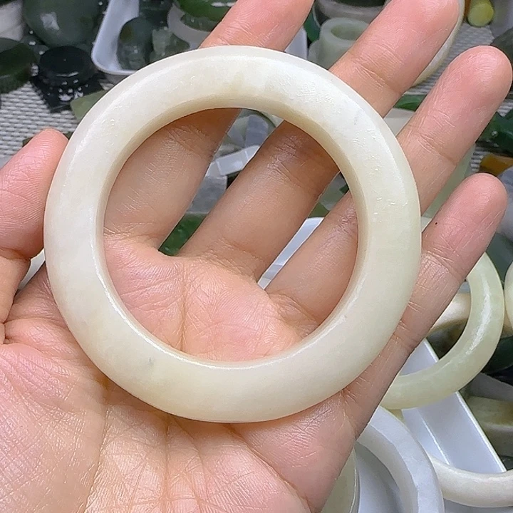 晨***限和田玉未镶嵌颈饰