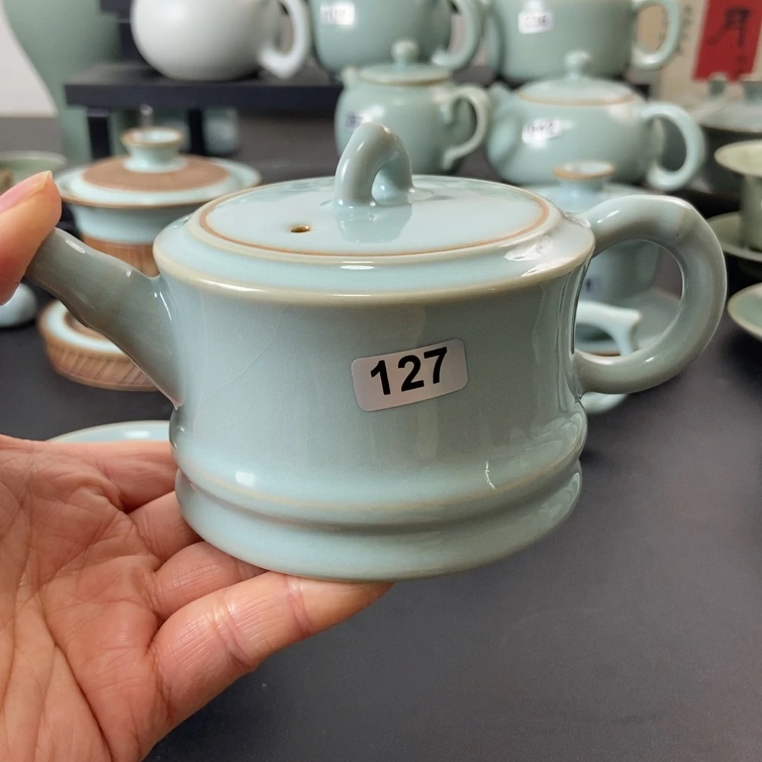 微瑕天青釉竹节井栏壶