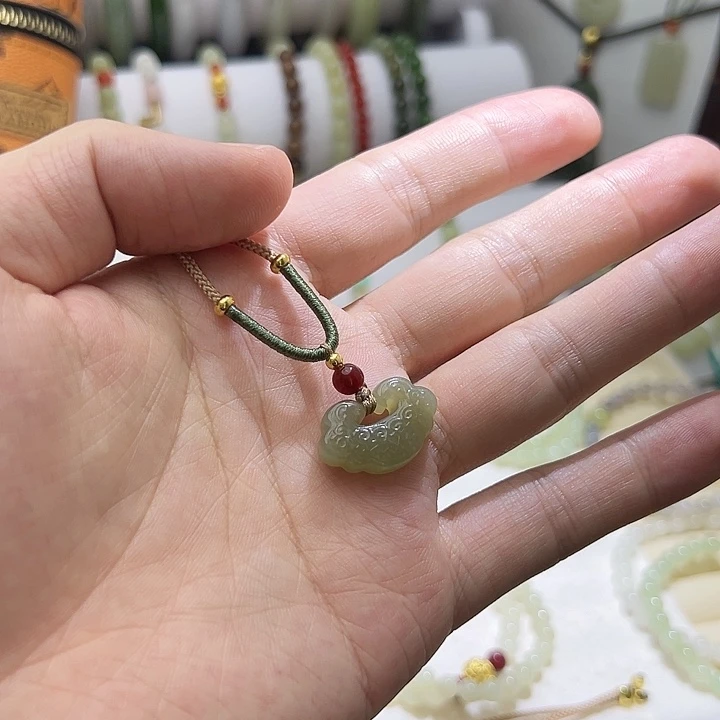 和田玉未镶嵌吊坠(不含链)