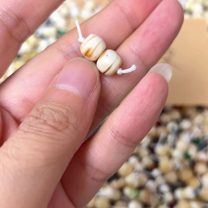 裸石蜜蜡未镶嵌8.1mm一对