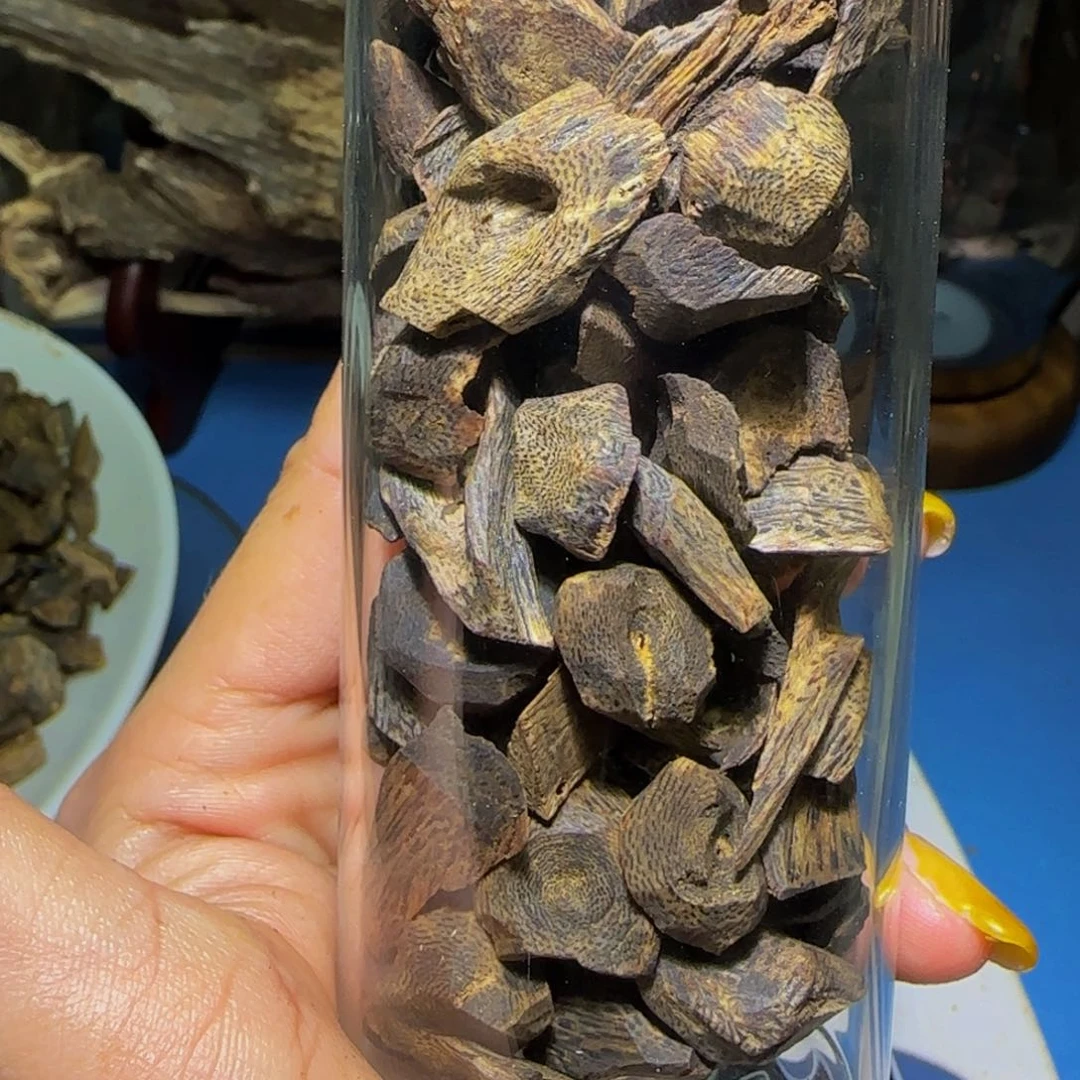 沉香手把件捧***手沉香奇楠沉水天然树丁60克