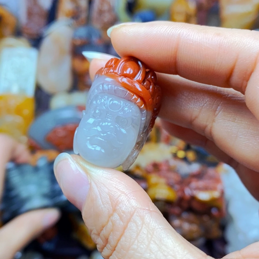 石英质玉（黄龙玉）未镶嵌颈饰