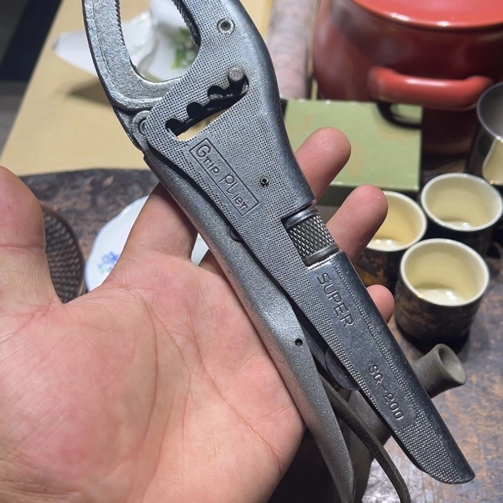 日本制 管钳子哈哈哈哈