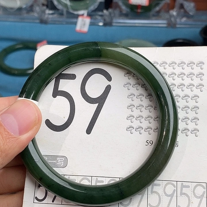 和田玉（碧玉）未镶嵌手镯