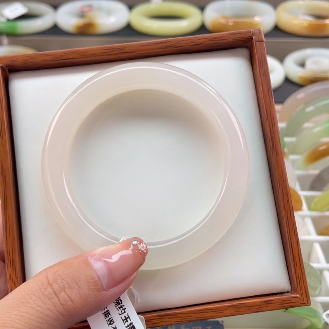 【闪购商品】和田玉手镯未镶嵌55