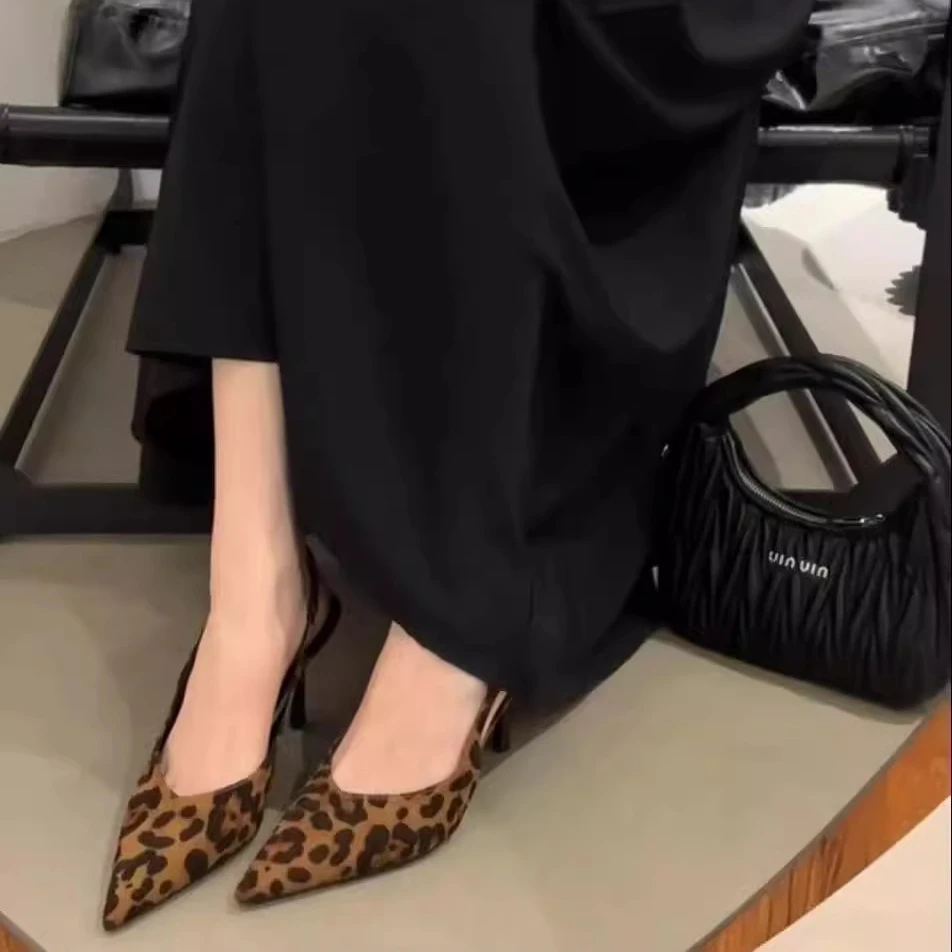 法式尖头豹纹高跟鞋包头凉鞋女2025新款春夏季绒面细跟后空单鞋女