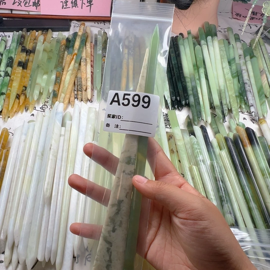 s***子蛇纹石玉未镶嵌颈饰