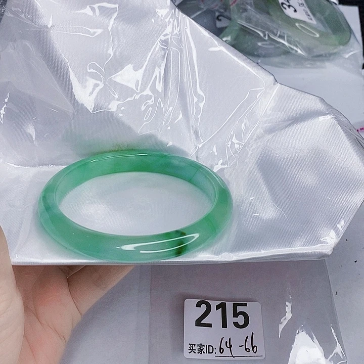 翡翠未镶嵌手镯一图一物实物为准（微瑕处理）