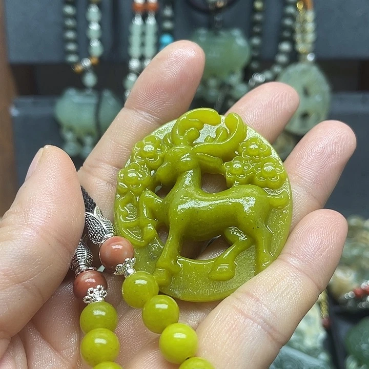 未镶嵌蛇纹石玉颈饰