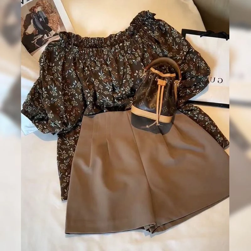 「这套好爱呀」法式复古方领碎花上衣女夏季压褶西装短裤两件套装