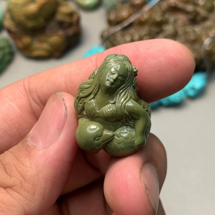 绿松石未镶嵌颈饰