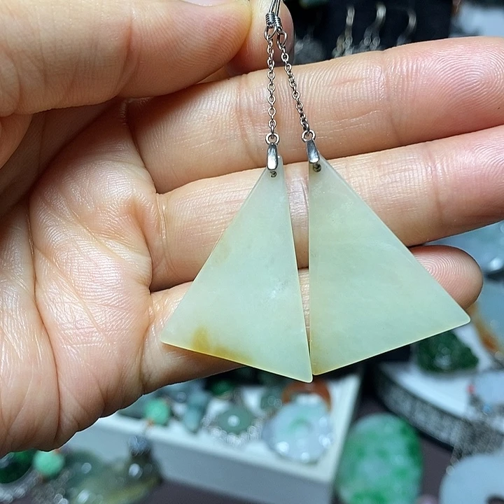 翡翠未镶嵌吊坠(赠链)