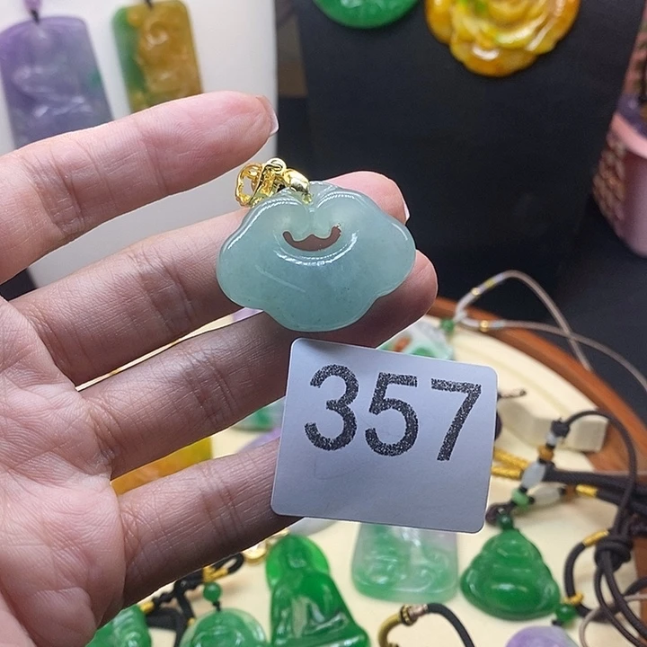 翡翠未镶嵌吊坠(赠链)