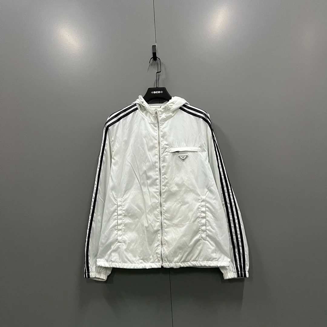 95新 Prada/普拉达 （bb）203 白色侧边条纹三角标外套 54码/14200