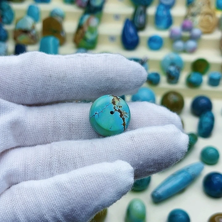 绿松石颈饰未镶嵌