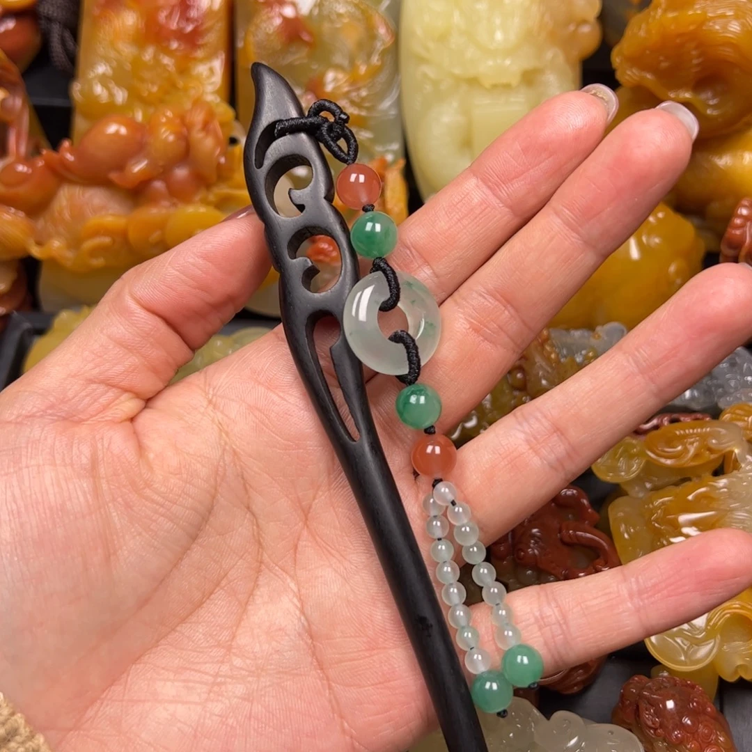 石英质玉（黄龙玉）未镶嵌颈饰