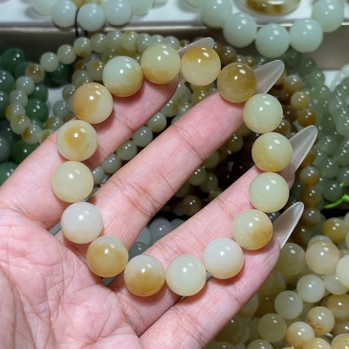 布***宝未镶嵌手链和田玉
