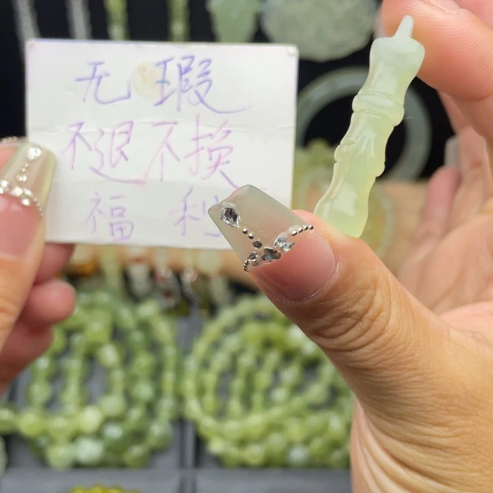 蛇纹石玉未镶嵌颈饰