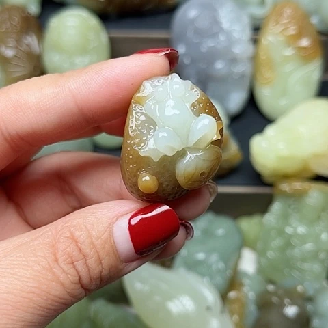 颈饰未镶嵌和田玉七****。