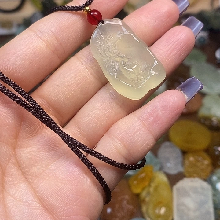 蛇纹石玉吊坠未镶嵌