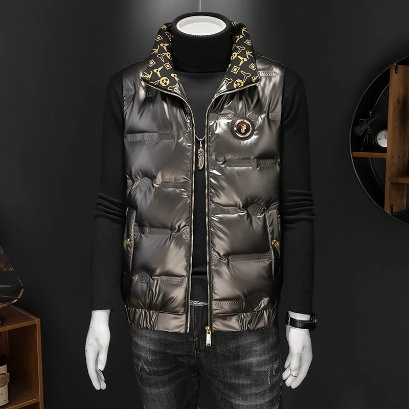 冬季时尚亮面短款字母羽绒马甲男士高档白鸭绒立领保暖帅气百搭潮