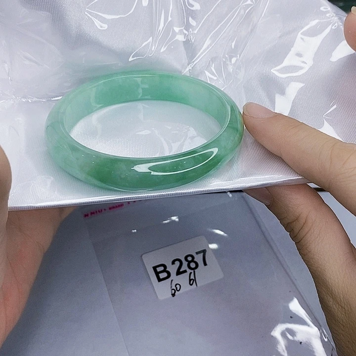 翡翠未镶嵌手镯一图一物实物为准