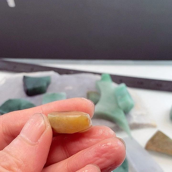 翡翠未镶嵌颈饰缅甸翡翠A货边角