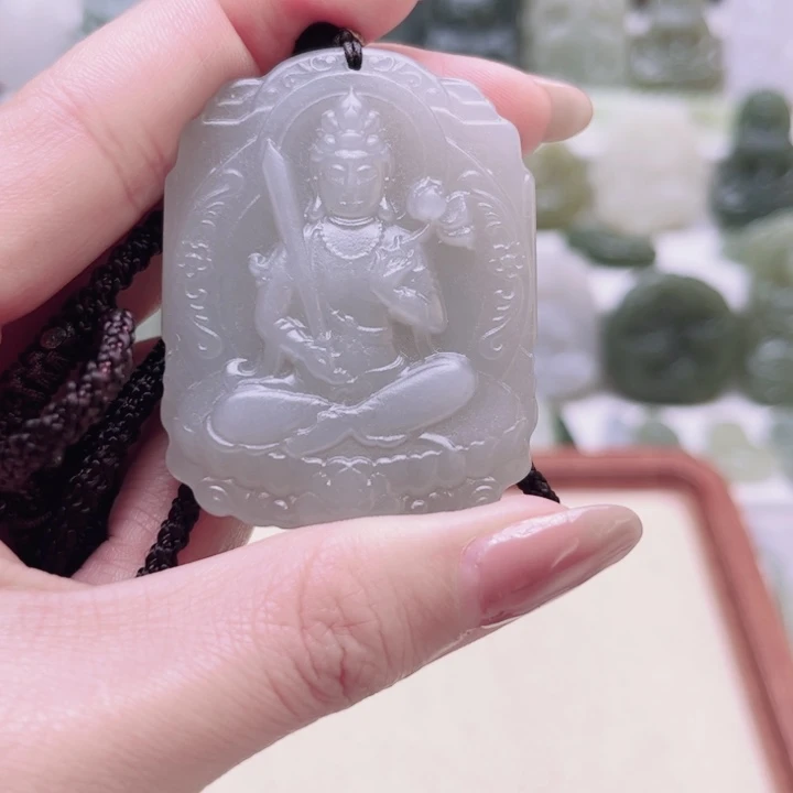 伊***i和田玉未镶嵌颈饰